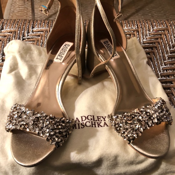 badgley mischka vega ii metallic sandal